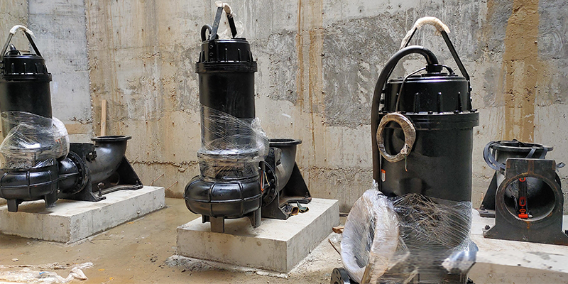 Bo&icirc;tier de pompe aux eaux us&eacute;es